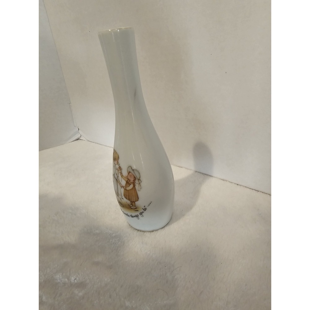 Vintage White Porcelain Bud Vase Child Illustration "Love Is the Little Things" - Picture 2 of 6